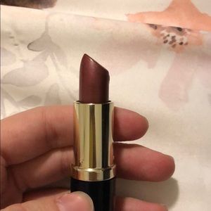 Estée Lauder lipstick in shade Hot Kiss Shimmer